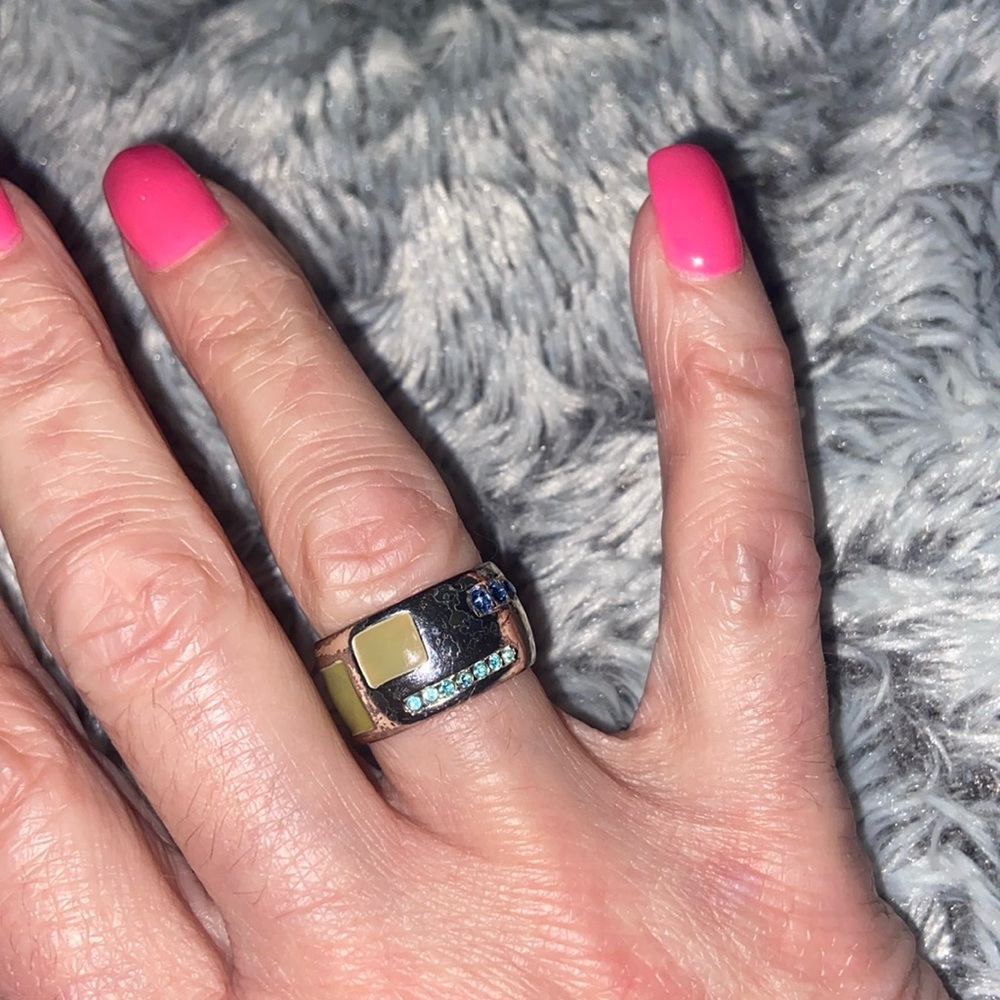 Silver tone band ring with green enamel and blue stones size 7.5/8